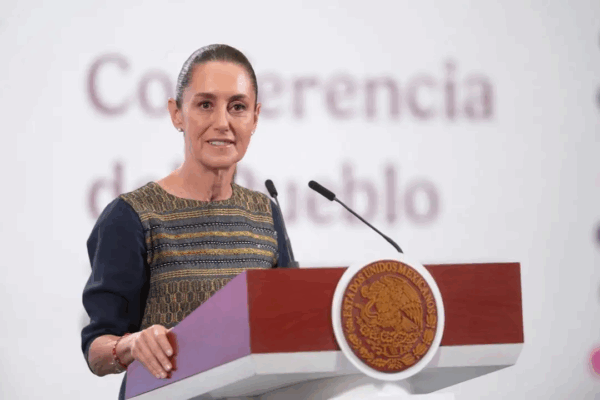 Sheinbaum desmiente acusaciones de Noem La presidenta de México, Claudia Sheinbaum, durante su conferencia matutina en Palacio Nacional en la ciudad de México, el 10 de junio de 2025.