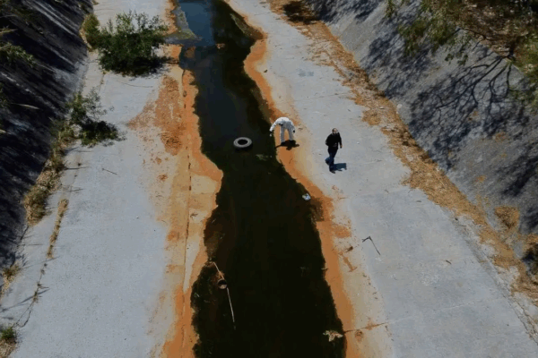 Multa Conagua a Ternium por contaminar arroyo Vista aérea del arroyo La Talaverna en Monterrey.