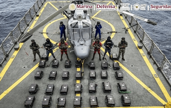 Incautan cargamento de droga con valor de 397 mdp Carga asegurada en Guerrero en acción coordinada por la Marina, la Defensa, FGR, GN y SSPC. Se evitó que más de 2 millones de dosis de droga fueran fabricadas y llegaran a manos de los jóvenes. Imagen Semar.