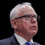 El gobernador Tim Walz afirmó que el ataque contra las casas de los congresistas en dos localidades cercanas a Mineápolis "parece un asesinato por motivos políticos". Imagen del 12 de junio de 2025.