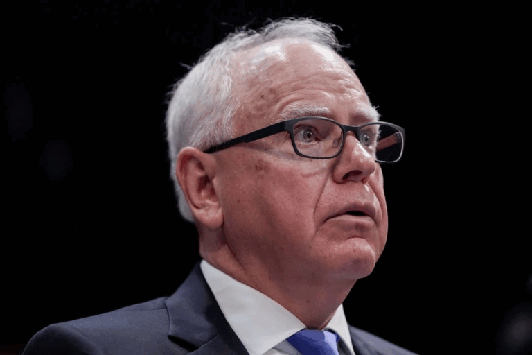 El gobernador Tim Walz afirmó que el ataque contra las casas de los congresistas en dos localidades cercanas a Mineápolis "parece un asesinato por motivos políticos". Imagen del 12 de junio de 2025.