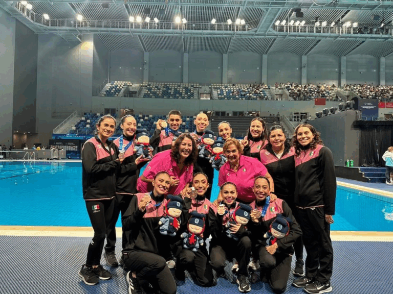 La Superfinal de la Copa del Mundo fue la última competencia internacional antes del Mundial, que se celebrará del 11 de julio al 3 de agosto. En la imagen, la selección mexicana de natación artística.