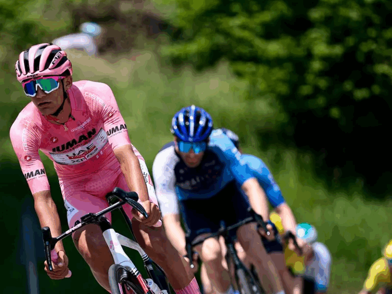 La increíble historia del ciclista de Ensenada, Baja California, terminó en un subcampeonato en el Giro de Italia, donde escribió episodios deslumbrantes al ganar la etapa 17 y portar durante 11 días la maglia rosa, además de conquistar la casaca blanca de líder juvenil
