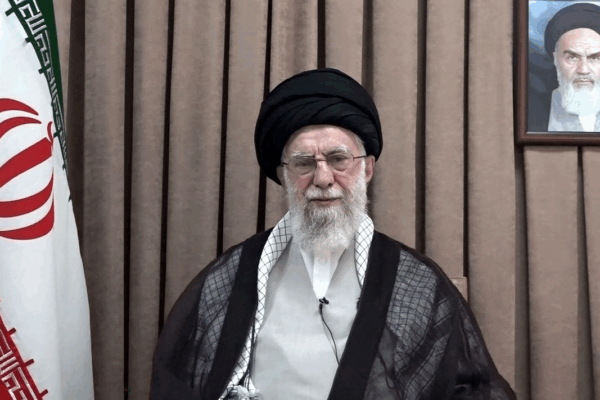 "La nación iraní se opone firmemente a una guerra impuesta, como se opondrá firmemente a una paz impuesta. Esta nación nunca se rendirá a los dictados de nadie", afirmó el ayatolá Ali Jamenei, el 18 de junio de 2025.