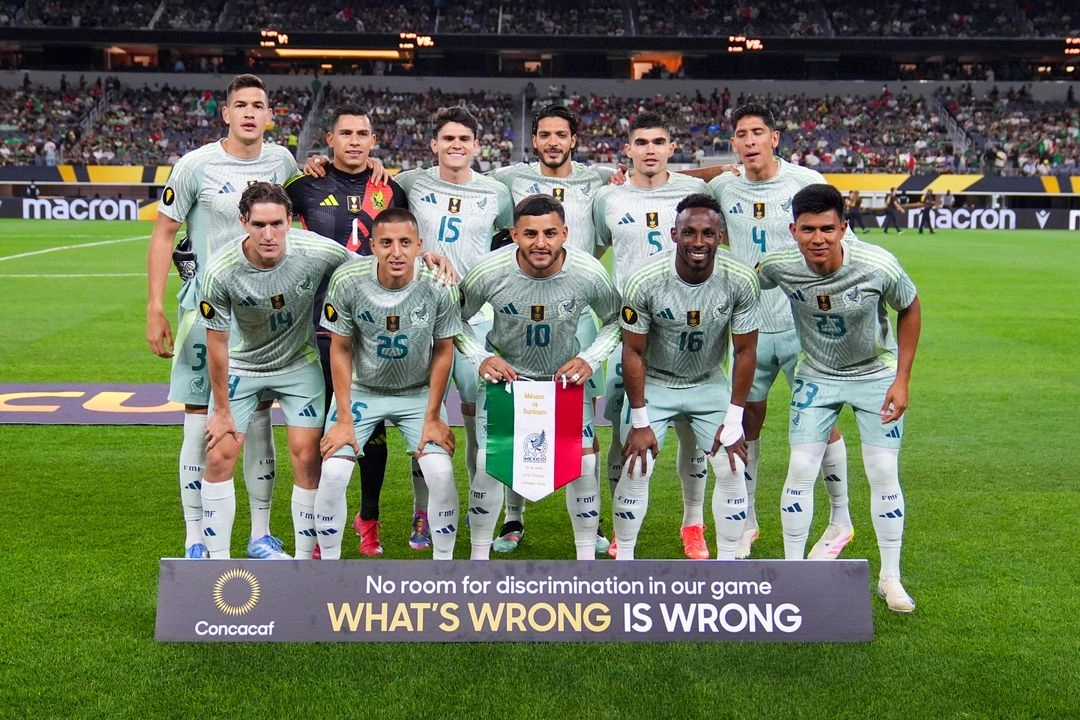 La multa impuesta por la FIFA a la FMF corresponde a los gritos homofóbicos proferidos por los aficionados en el juego de México vs EU del 15 de octubre de 2024, en el estadio de Guadalajara.