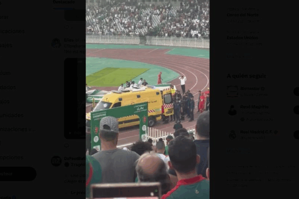 Aficionados captaron la llegada de la asistencia médica para atender a los heridos.