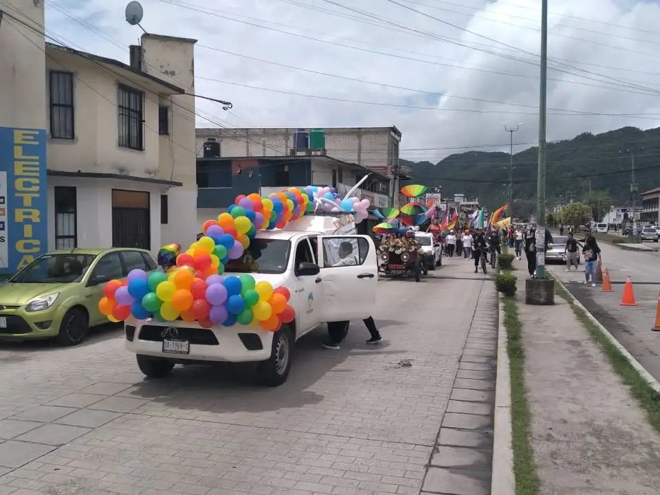 La marcha partió cerca de las 11 de la mañana de la explanada de la Unidad Administrativa, ubicada en el sur, y luego de recorrer las principales calles de la ciudad llegó al parque central.