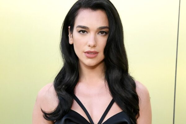 Una duda sumamente habitual respecto al negro como uno de los colores de cabello que envejecen es si estos parámetros aplican a todas sus versiones.