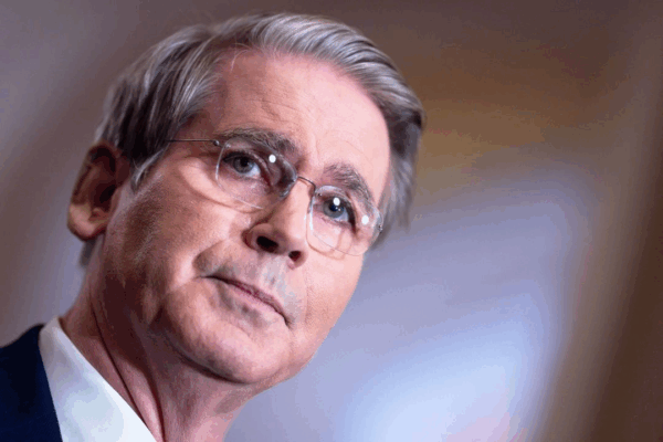 “Facilitadores financieros como CIBanco, Intercam y Vector están favoreciendo el envenenamiento de innumerables de estadunidenses al mover dinero para los cárteles, lo que los convierte en piezas clave en la cadena de suministro de fentanilo”, dijo Scott Bessent.