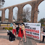 Integrantes de organizaciones civiles durante la protesta.