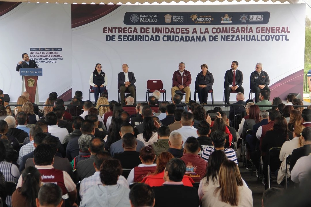 La funcionaria federal, estuvo acompañada del alcalde Adolfo Cerqueda Rebollo y de la gobernadora Delfina Gómez Álvarez.