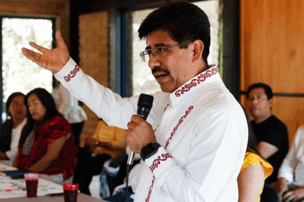 Candidato Hugo Aguilar Ortiz, puntero rumbo a la SCJN El abogado especializado en derechos de los pueblos indígenas, “con visión de justicia pluricultural y derechos humanos”, nació en la región mixteca de Oaxaca, cuenta con una maestría en Derecho Constitucional y se desempeña como coordinador general de derechos indígenas del Instituto Nacional de los Pueblos Indígenas (INPI), donde lleva casi 7 años laborando.