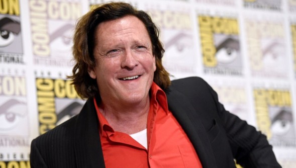 El cardiólogo de Michael Madsen anunció que la estrella de Perros de la calle falleció por una insuficiencia cardíaca.