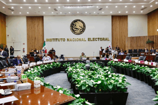 Sala de sesiones del Consejo General del INE en imagen de archivo.
