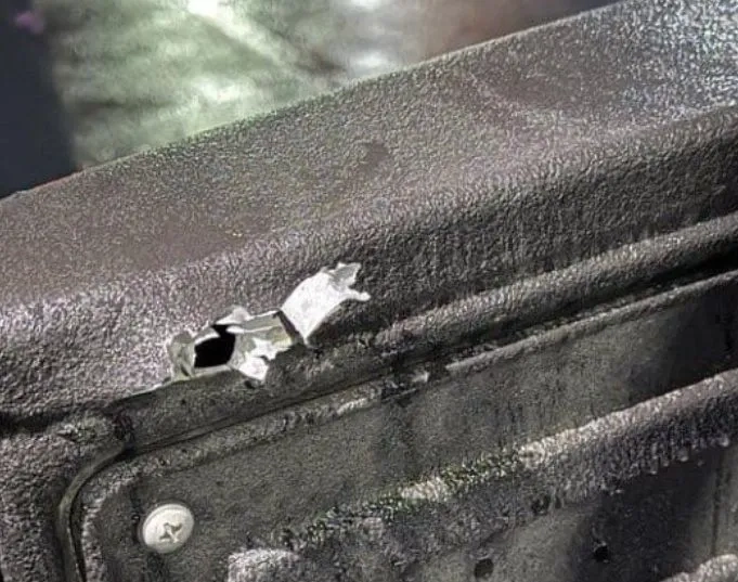 Balazo en un vehículo.