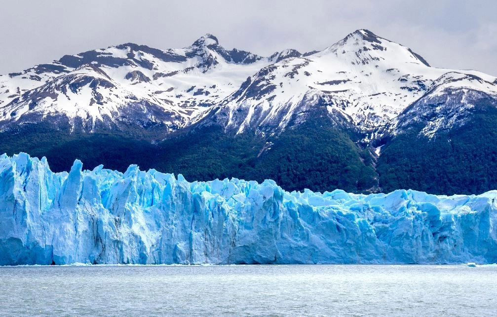 El derretimiento de los glaciares podría estar preparando silenciosamente el escenario para erupciones volcánicas más explosivas y frecuentes en el futuro, según una investigación sobre seis volcanes en los Andes chilenos, realizada por la Universidad de Wisconsin-Madison (EU).