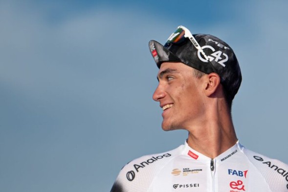 Isaac del Toro se consolida como protagonista del ciclismo internacional.