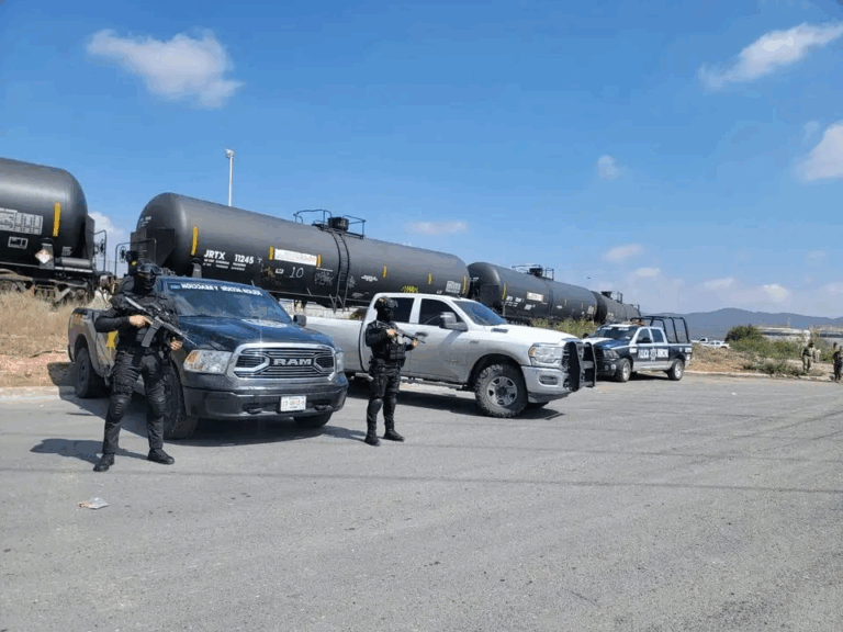 Sobre un tramo de las vías férreas en Saltillo, los efectivos localizaron 96 carrotanques cargados con 11 millones 520 mil litros.