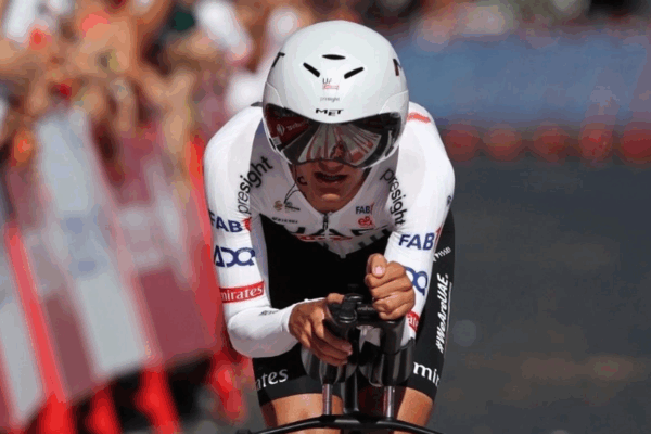 El ciclista mexicano Isaac del Toro se repuso de la caída que sufrió al inicio de la Vuelta a Burgos para finalizar en el cuarto lugar en la tercera etapa de la competencia.