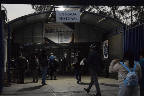 La tromba acompañada de actividad eléctrica ocurrió durante las primeras horas de este miércoles y prácticamente se mantuvo la lluvia durante toda la noche.