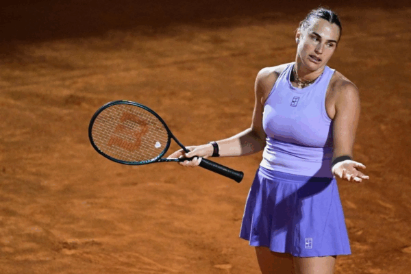 La bielorrusa Aryna Sabalenka, número uno mundial, quedó eliminada este viernes en los cuartos de final del torneo de Cincinnati a manos de la kazaja Elena Rybakina. La imagen, de archivo.