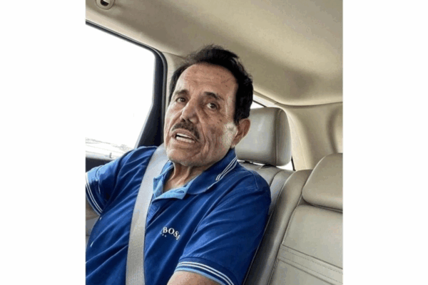 El pasado 14 de septiembre, Zambada, de 77 años, se declaró no culpable de los 17 cargos de los que le acusa la justicia estadounidense, entre ellos asesinato y tráfico de armas y drogas, en particular el fentanilo, un poderoso narcótico 50 veces más potente que la cocaína, causante de decenas de miles de muertes al año en Estados Unidos por sobredosis.