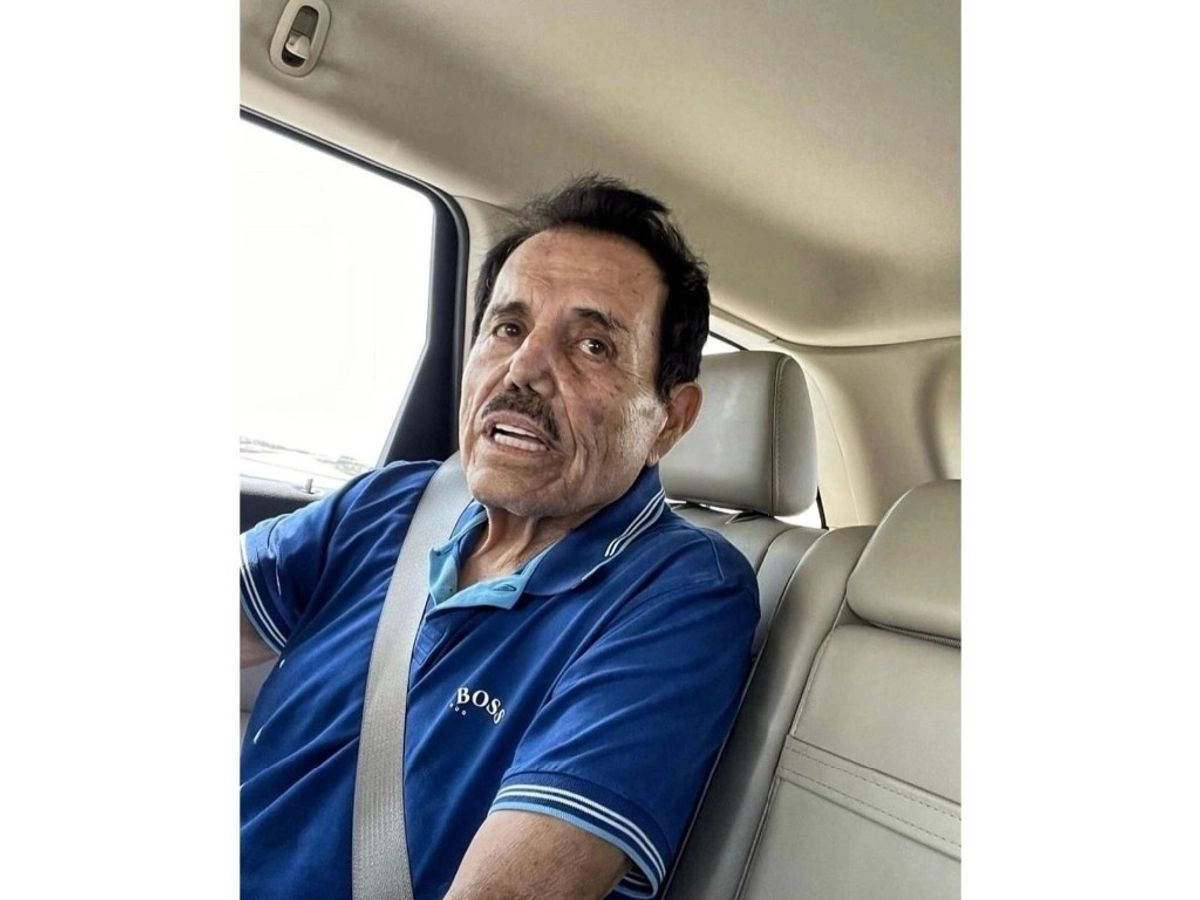 El pasado 14 de septiembre, Zambada, de 77 años, se declaró no culpable de los 17 cargos de los que le acusa la justicia estadounidense, entre ellos asesinato y tráfico de armas y drogas, en particular el fentanilo, un poderoso narcótico 50 veces más potente que la cocaína, causante de decenas de miles de muertes al año en Estados Unidos por sobredosis.