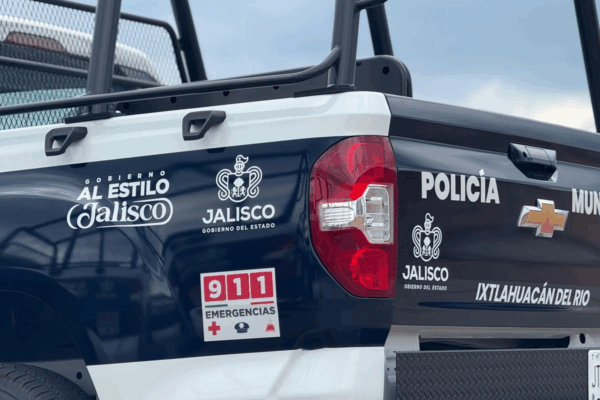 El otro hecho ocurrió la mañana de ayer, luego que fueron localizados cuatro cuerpos, entre ellos los de dos menores de edad, dentro de una camioneta abandonada en la colonia San Andrés, Guadalajara.