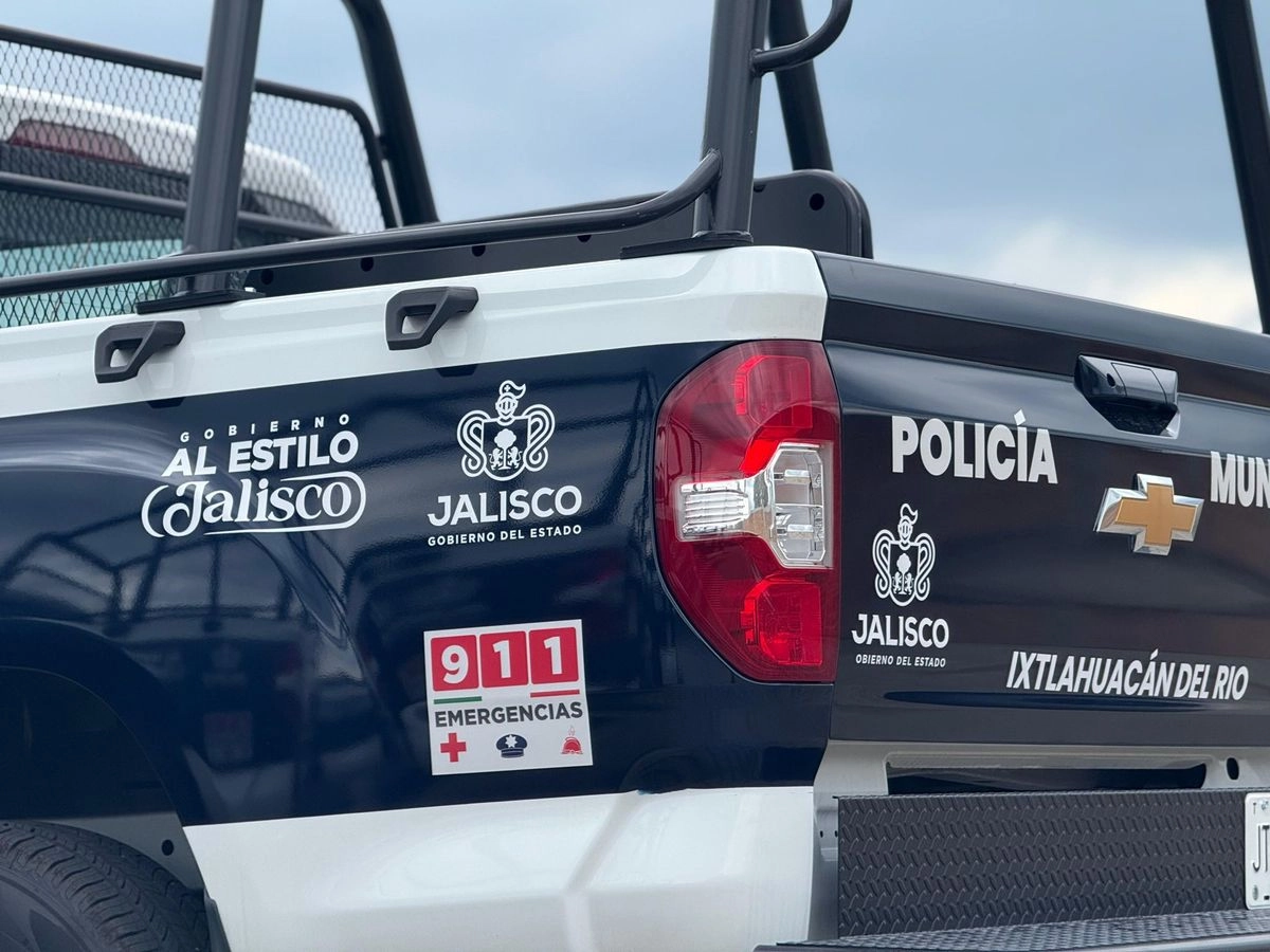 El otro hecho ocurrió la mañana de ayer, luego que fueron localizados cuatro cuerpos, entre ellos los de dos menores de edad, dentro de una camioneta abandonada en la colonia San Andrés, Guadalajara.