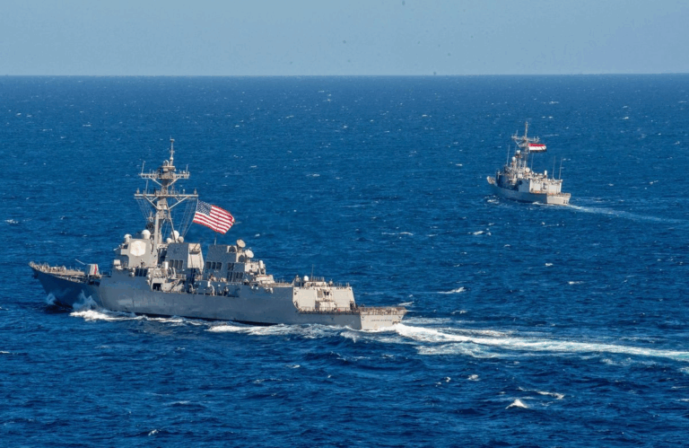 El Lake Erie, un crucero de misiles guiados, y el Newport News, un submarino nuclear de ataque rápido, llegarán a la región a inicios de la próxima semana.