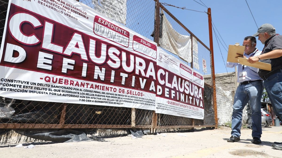 Autoridades de Edomex colocaron sellos de clausura definitiva a las obras del Centro de Distribución (Cedis) Buró Logistic, contiguas a la estación Cuautitlán del Tren Suburbano.