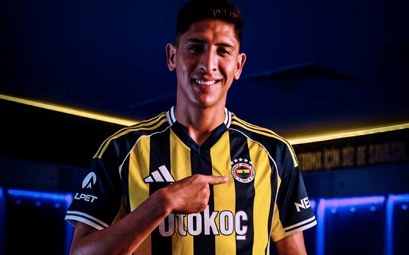 El capitán de la selección mexicana de 27 años debutó con el Club América en 2016, y dio un salto al fútbol europeo en 2019 para jugar con el Ajax.