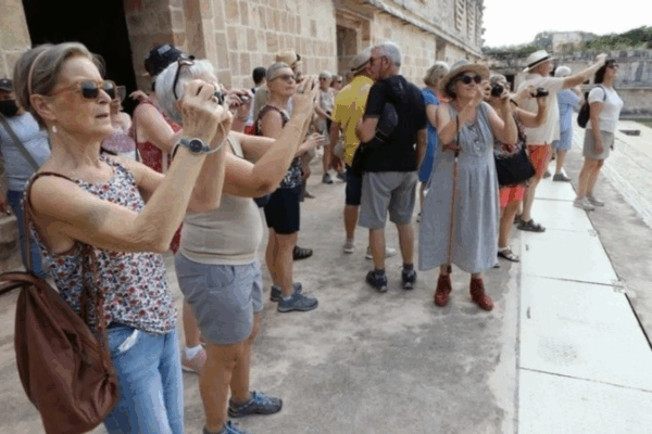 En el primer semestre de 2025 México acumuló un alza de 1.6 millones de viajeros provenientes del extranjero, los cuales gastaron 3.9 por ciento más frente al mismo periodo de 2024, de acuerdo con datos del Instituto Nacional de Estadística y Geografía (Inegi).