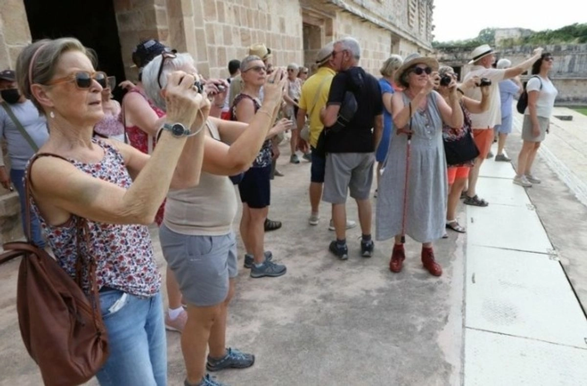 En el primer semestre de 2025 México acumuló un alza de 1.6 millones de viajeros provenientes del extranjero, los cuales gastaron 3.9 por ciento más frente al mismo periodo de 2024, de acuerdo con datos del Instituto Nacional de Estadística y Geografía (Inegi).