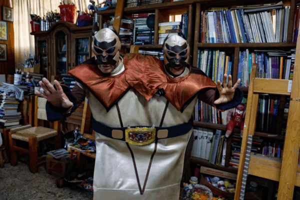 Los Siameses Company gestaron durante años el libro Bipolaridad visual en torno a su vida y cuatro décadas de trabajo artístico unificado.