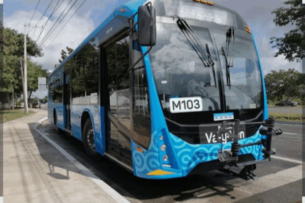 Uno de los camiones del Sistema Metropolitano de Transporte de Yucatán.
