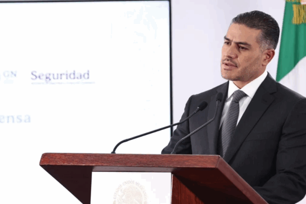 El secretario de Seguridad y Protección Ciudadana, Omar García Harfuch, durante la conferencia de prensa del gabinete de Seguridad sobre el traslado de criminales a Estados Unidos, en la Ciudad de México.