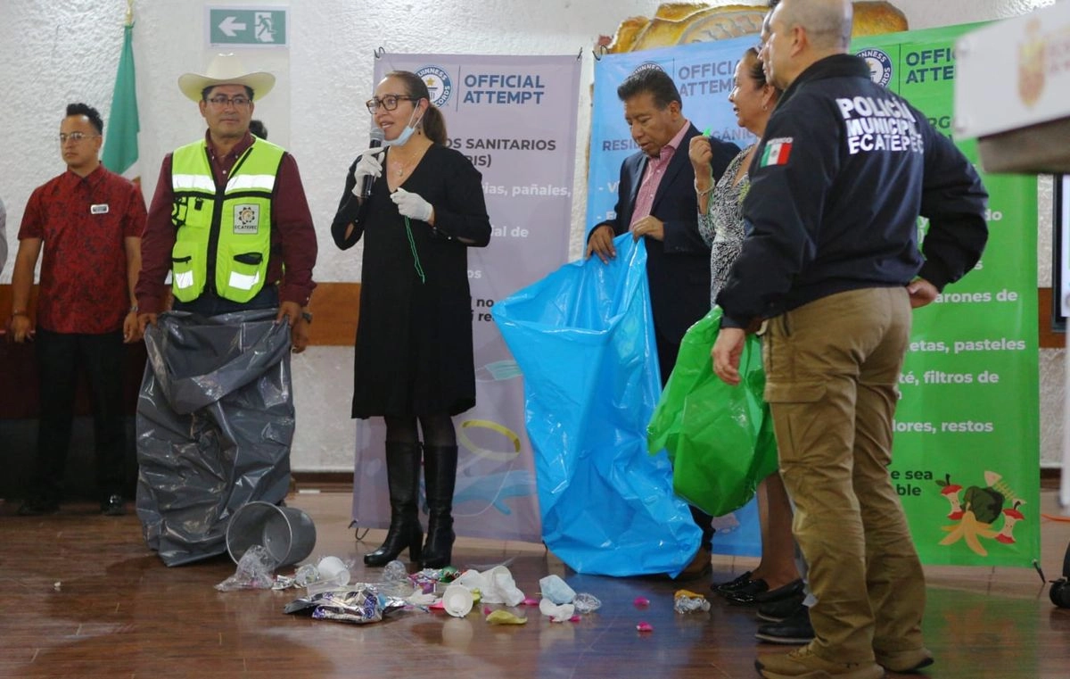 El Ayuntamiento de Ecatepec convocó a la población a participar el próximo 7 de septiembre a intentar un nuevo récord Guinness del mayor número de personas recolectando basura.