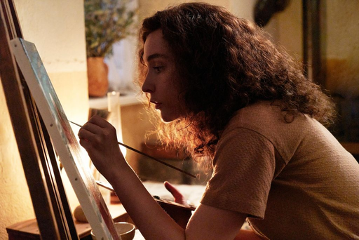 Xilitla, 1946. Leonora Carrington entra al jardín surrealista construido por Edward James. Así comienza la película Leonora, inspirada en el libro de Elena Poniatowska y a la vez basada en la fascinante vida y obra de la artista inglesa, una de las figuras más enigmáticas del siglo XX.