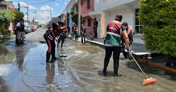 Las lluvias que se registraron este miércoles y jueves provocaron estragos en vialidades y calles en los municipios de La Paz y Nezahualcóyotl.