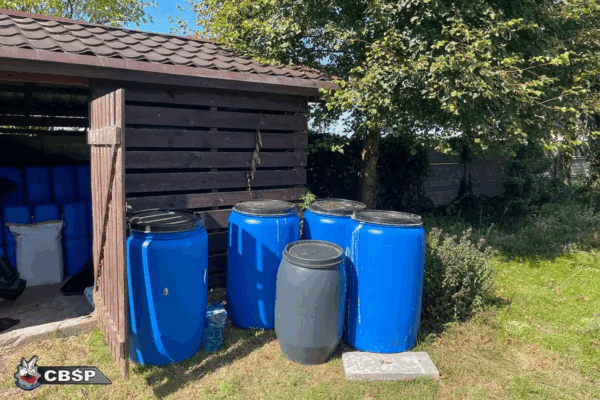 La policía de Polonia desmanteló un laboratorio supuestamente destinado a la elaboración de metanfetaminas y detuvo a dos ciudadanos mexicanos, los cuales estarían presuntamente ligados a un grupo del crimen organizado “de América del Norte”.