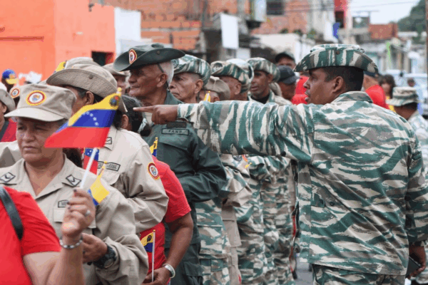 El presidente de Venezuela, Nicolás Maduro, activó las Unidades Comunales de Milicia, con lo que desplegó a 4 millones de reservistas activos más otros 3 millones alistados durante las semanas recientes. "Si hubiera alguna agresión, se pasará a la etapa de lucha armada planificada, organizada, de todo el pueblo contra la arremetida imperial", declaró.