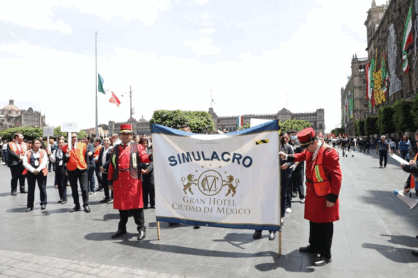 Simulacro en el Zócalo capitalino, el 19 de septiembre de 2025