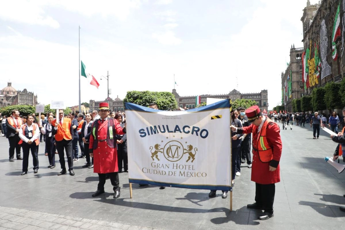 Simulacro en el Zócalo capitalino, el 19 de septiembre de 2025