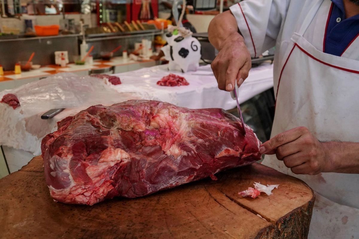 Venta de carne de res en un mercado de la alcaldía Benito Juárez, en la Ciudad de México.