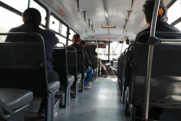 El Gobierno del Edomex enfrenta la presión de concesionarios que exigen un alza en la tarifa y ciudadanos que reclaman mayor seguridad y mejor servicio