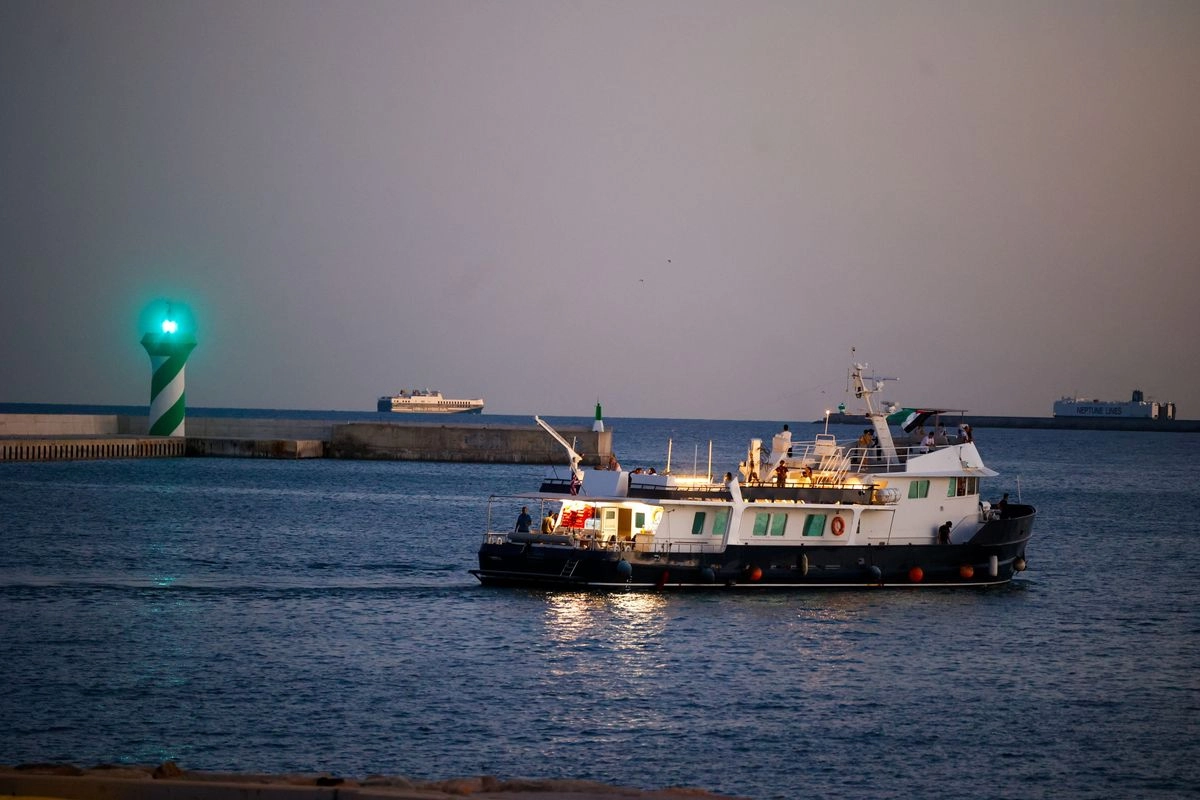 La misión internacional reportó en su canal de Telegram que al menos 13 explosiones ocurrieron cerca de los barcos y acusó a Israel de implementar una campaña de desinformación para “desacreditar y poner en peligro a los más de 500 civiles desarmados a bordo de la flotilla.