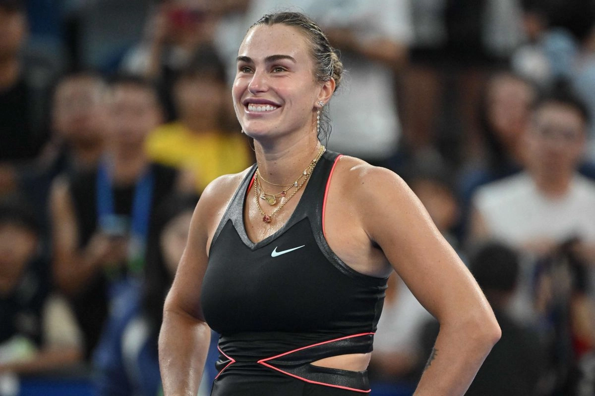 Aryna Sabalenka tuvo que emplearse a fondo para derrotar a la eslovaca Rebecca Sramkova por 4-6, 6-3 y 6-1 en el torneo de Wuhan, el 8 de octubre de 2025.