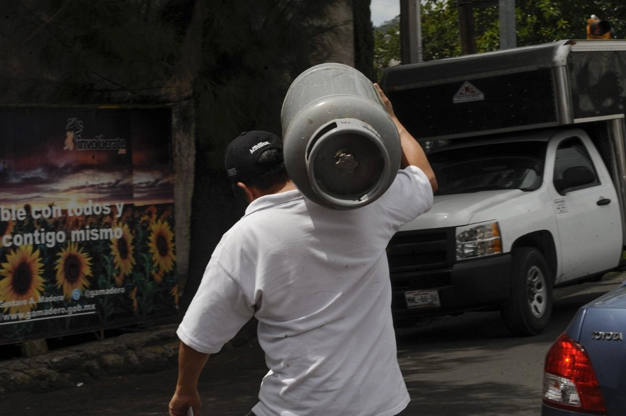 Pobladores de la región de Las Haciendas, en Nayarit, señalaron que la única empresa que les abastece gas LP los están obligando a comprar cilindros nuevos.