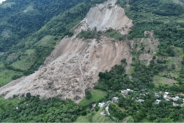 Según un breve comunicado de apenas dos líneas emitido por el ayuntamiento de Huehuetla,las localidades donde se encuentran los derrumbes son Acuautla,Chapingo y Santa Inés.